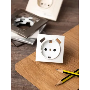 Валенсия лицевая панель розетки 1-местной с/з 16А жемчуг с защ. штор. с 2 USB 2,1А