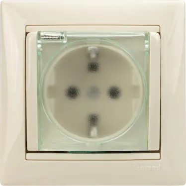 VALENA Розетка с заземлением со шторками с крышкой в рамку слоновая кость