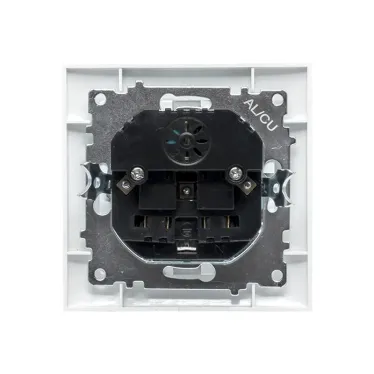 Валенсия розетка 1-местная с/з 16А белая с защ. штор. с 2 USB 2,1А