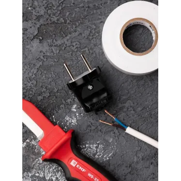 Вилка прямая без заземления черная 6А 250В