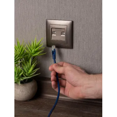 Валенсия лицевая панель розетки RJ-45 2-местная графит