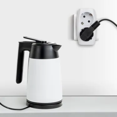 Тройник 2гн, с заземл, со шторками (белый) (10/60/1440) SP-2e-W