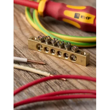 Шина PEN ноль-земля 6х9мм 6 отверстий латунь крепеж по краям PROxima