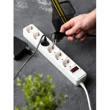 Фильтр сетевой 6x3м 16А/3.2кВт с выключателем с заземлением ПВС 3х1.0 Блокбастер XL PROxima