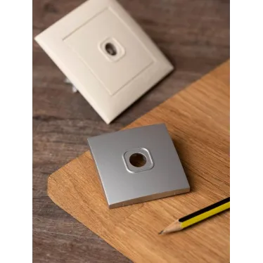 Валенсия лицевая панель розетки TV 1-местная 75Ом 5-862МГц сталь