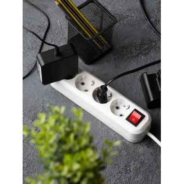 Удлинитель Эксперт 4 гнезда 5 метров 16А/3,0кВт с выключателем и заземлением ПВС 3х1 EKF PROxima