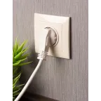 Валенсия розетка 1-местная б/з 10А кремовая с защ. штор.