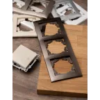 Валенсия Рамка 3-местная графит