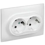SKANDY Розетка 2-местная с заземлением с защитными шторками 16А в сборе SK-R07W арктический белый IEK