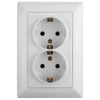 Розетка Intro Solo 4-208-01 с заземлением двойная 2X2P+E Schuko со шторками, 16А-250В, IP20, СУ, белый