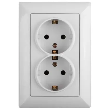 Розетка Intro Solo 4-208-01 с заземлением двойная 2X2P+E Schuko со шторками, 16А-250В, IP20, СУ, белый