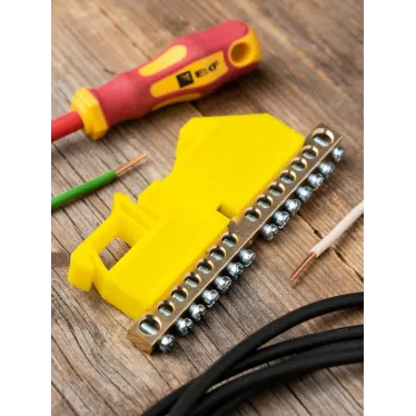 Шина 0 N (6х9мм) 14 отверстий латунь желтый изолятор на DIN-рейку PROxima