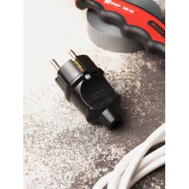 Вилка прямая усиленная с заземлением черная 16А 250В Proxima