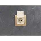 VALENA Розетка с заземлением с крышкой в рамку слоновая кость