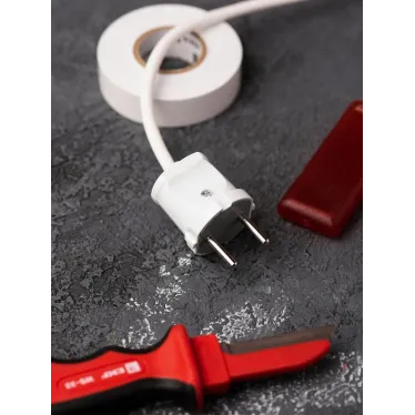 Вилка прямая без заземления белая 6А 250В