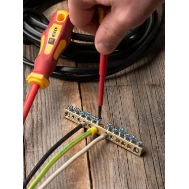 Шина нулевая с заземлением 63.12 латунь