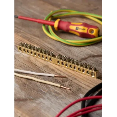 Шина PEN ноль-земля 6х9мм 18 отверстий латунь крепеж по центру PROxima