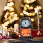 Светодиодный камин Старинные часы с эффектом живого огня 14,7x11,7x25 см, бронза, батарейки 2хС (не в комплекте) USB | 511-021 | NEON-NIGHT