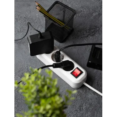 Удлинитель Эксперт 3 гнезда 5 метров 16А/3,0кВт с выключателем и заземлением ПВС 3х1 EKF PROxima