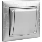 VALENA Розетка с заземлением без шторок с крышкой алюминий