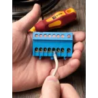 Шина 0 N (6х9мм) 8 отверстий латунь синий изолированный корпус на DIN-рейку PROxima