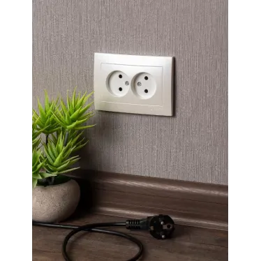 Валенсия лицевая панель розетка 2-местной б/з 10А жемчуг с защ. штор.