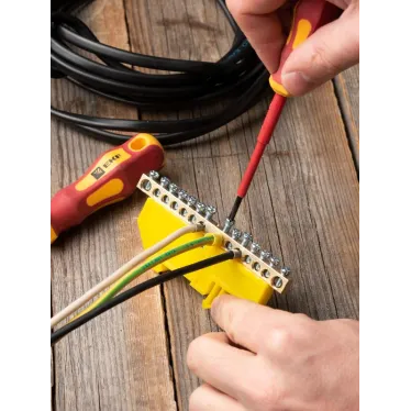 Шина 0 N (6х9мм) 14 отверстий латунь желтый изолятор на DIN-рейку PROxima