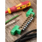 Шина 0 PE 6x9мм 8 отверстий латунь с контактной пластиной 2 зелёных угловых изолятора PROxima