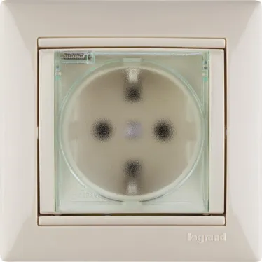 VALENA Розетка с заземлением со шторками с крышкой в рамку слоновая кость