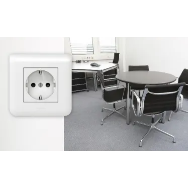 Mosaic Розетка с заземлением со шторками