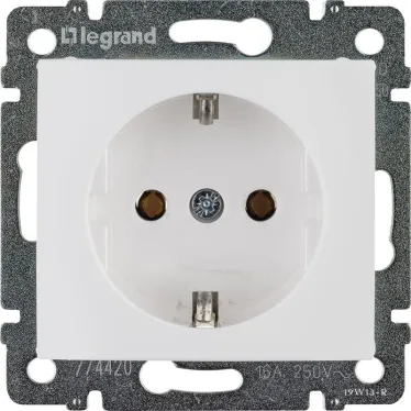 VALENA Розетка с заземлением в рамку белая