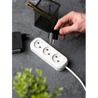 Удлинитель 'Эксперт' 3 гнезда 3 метра 10А/2.2кВт без заземления ПВС 2х0.75 PROxima