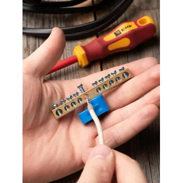 Шина 0 N (6х9мм) 10 отверстий латунь синий угловой изолятор PROxima