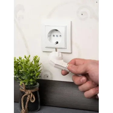 Розетка Минск одноместная СП с заземлением 16А белая защитные шторки