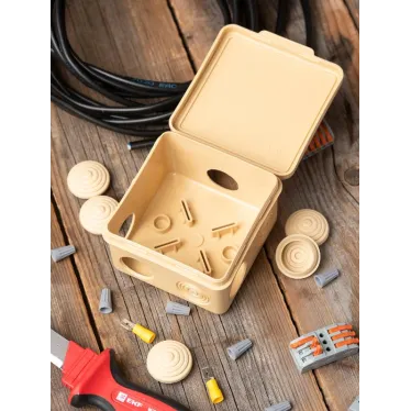 Коробка распаячная КМР-030-031 с крышкой (83х83х54) 7 мембранных вводов светлое дерево IP54 PROxima