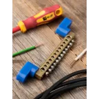 Шина нулевая 63.12 (2 изолятора стойка) латунь