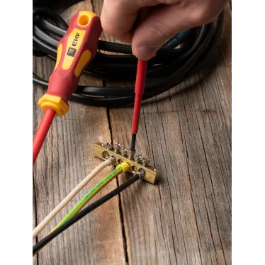 Шина PEN ноль-земля 6х9мм 6 отверстий латунь крепеж по краям PROxima