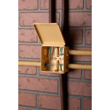 Коробка распаячная КМР-030-014 с крышкой (103х103х55), 8 мембранных вводов светлое дерево IP54 PROxima