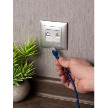 Валенсия лицевая панель розетки RJ-45 1-местная сталь