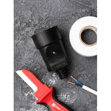 Штепсельное гнездо с заземлением черное ПВХ 16A 250B