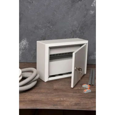 Щит распределительный навесной ЩРн-12з IP31 220х300х120 с замком