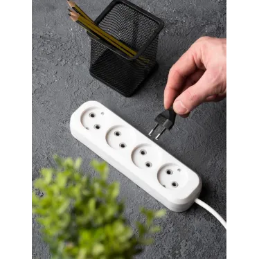 Удлинитель 'Эксперт' 4 гнезда 2 метра 10А/2.2кВт без заземления ПВС 2х0.75 PROxima