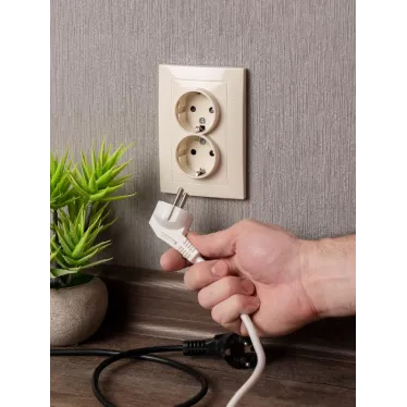 Валенсия розетка 2-местная с/з 16А кремовая с защ. штор. PROxima