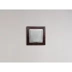 VALENA Розетка с заземлением без шторок с крышкой алюминий