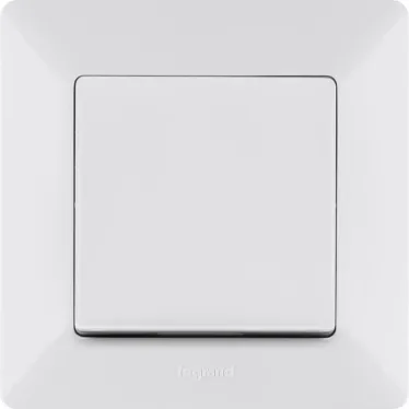 Valena LIFE Переключатель 10АХ 250В с лицевой панелью Безвинтовые зажимы Белый