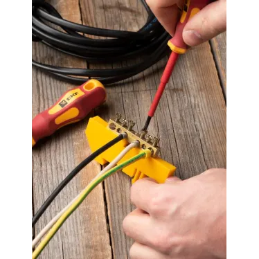 Шина 0 N (6х9мм) 6 отверстий латунь желтый изолятор на DIN-рейку PROxima