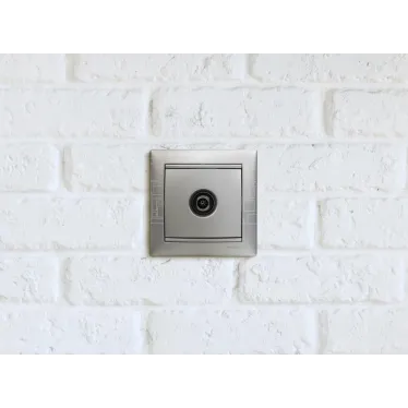 VALENA Розетка телевизионная ТV звезда в рамку 2400мГц 1.5дБ алюминий