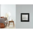 VALENA Розетка с заземлением без шторок с крышкой алюминий