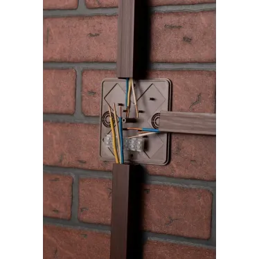 Коробка разветвительная КМР-030-032кг 100х100х25 с клеммником темное дерево PROxima