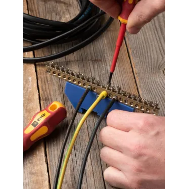 Шина нулевая 63.20 изолятор на DIN-рейку латунь